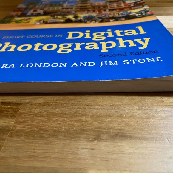 A Short Course in Digital Photography: Second Edition (Used) - Picture 3 of 8